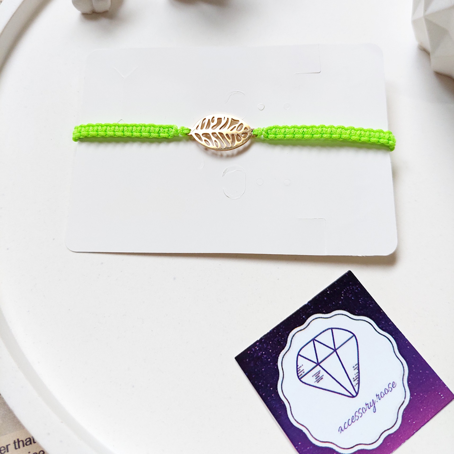 دستبند بافت با پلاک برگ