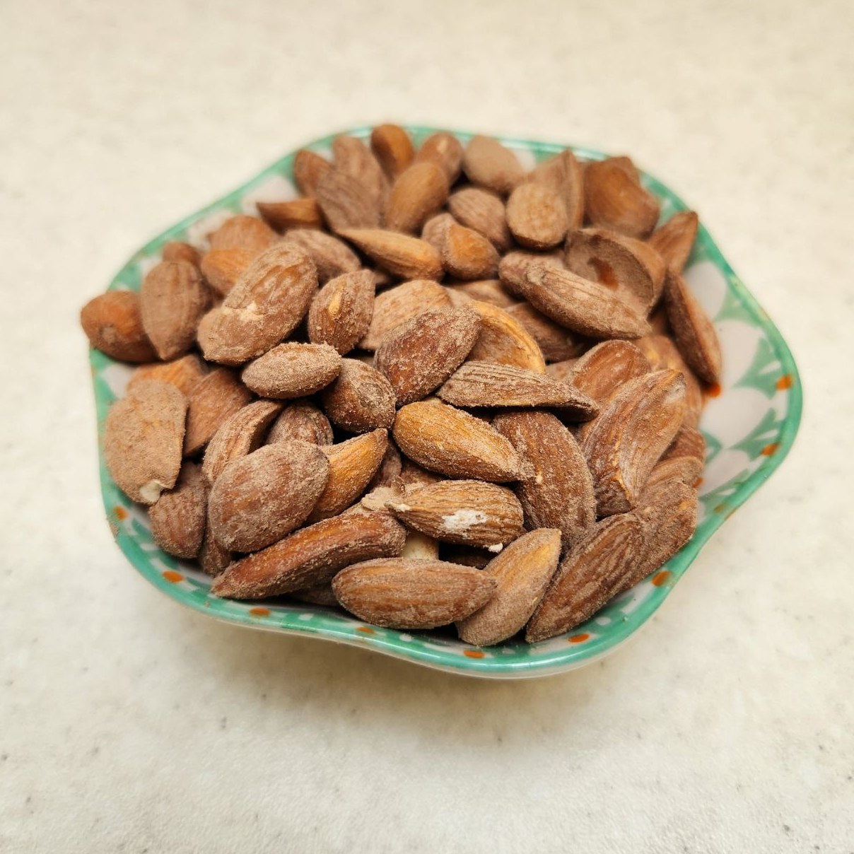 بادام عالی نمکی بو داده به روش عربی با طعم بسیار عالی 700 گرمی