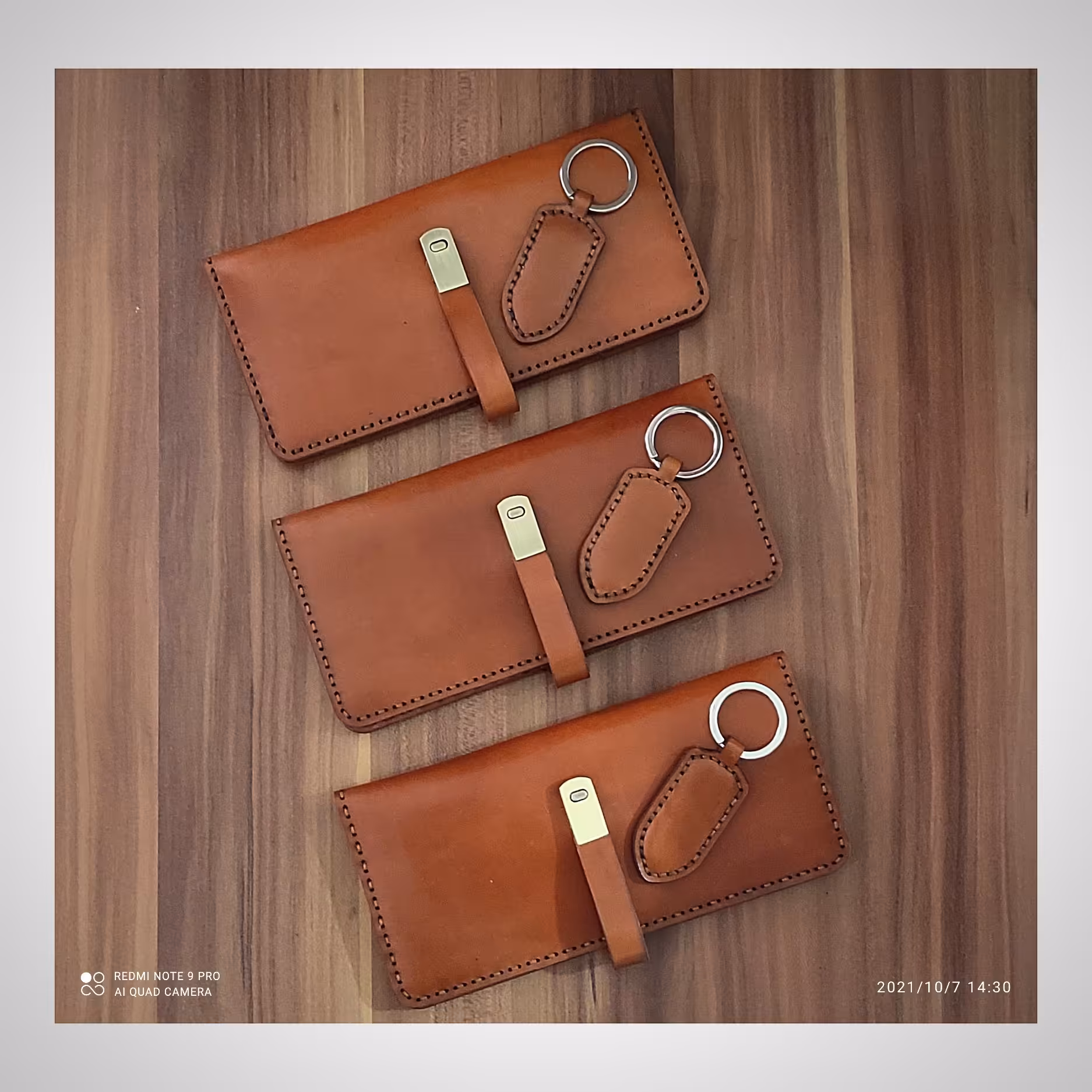 کیف چرم طبیعی کتی و جیبی به همراه سرکلیدی زیبا(سفارشی)