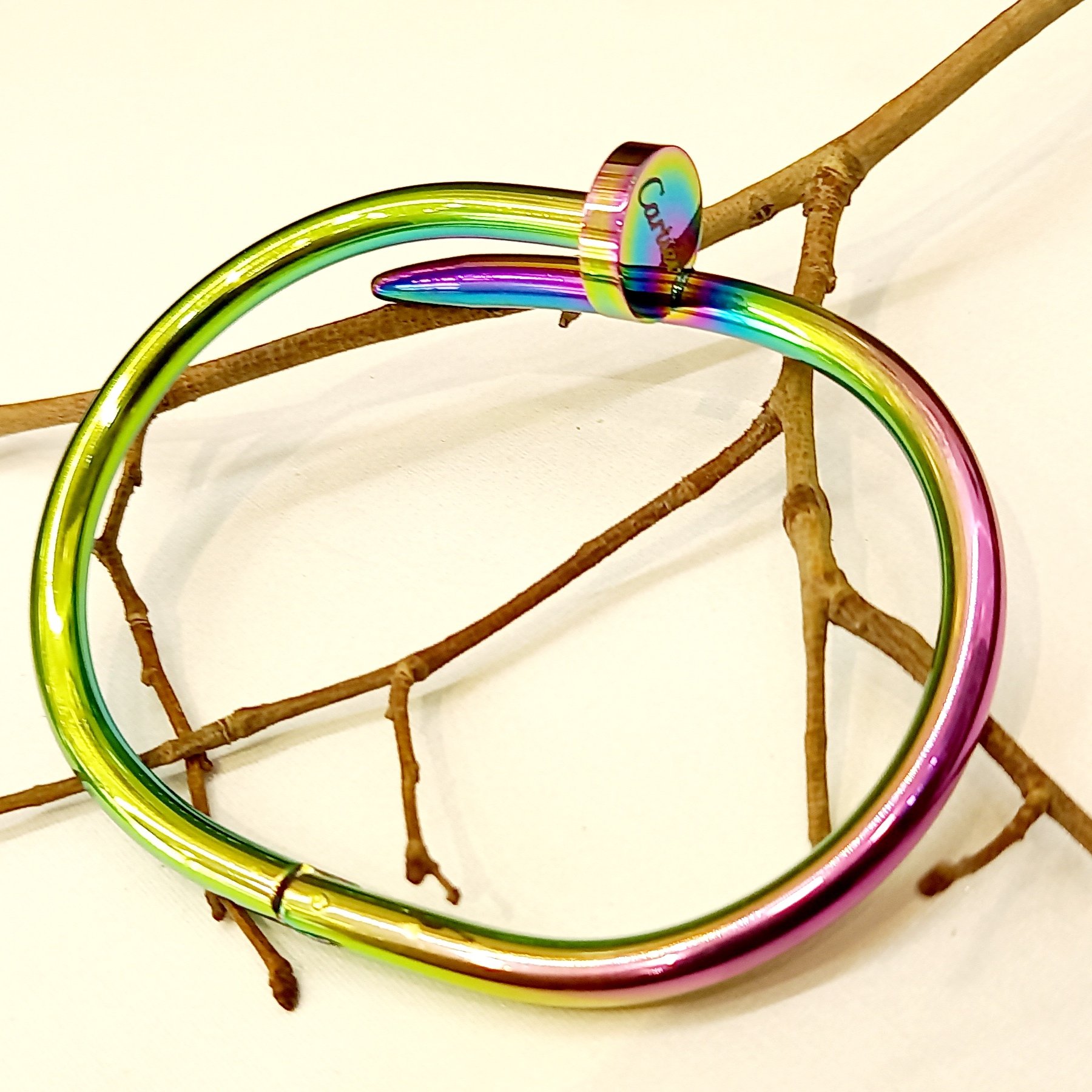 دستبند میخ هولوگرامی