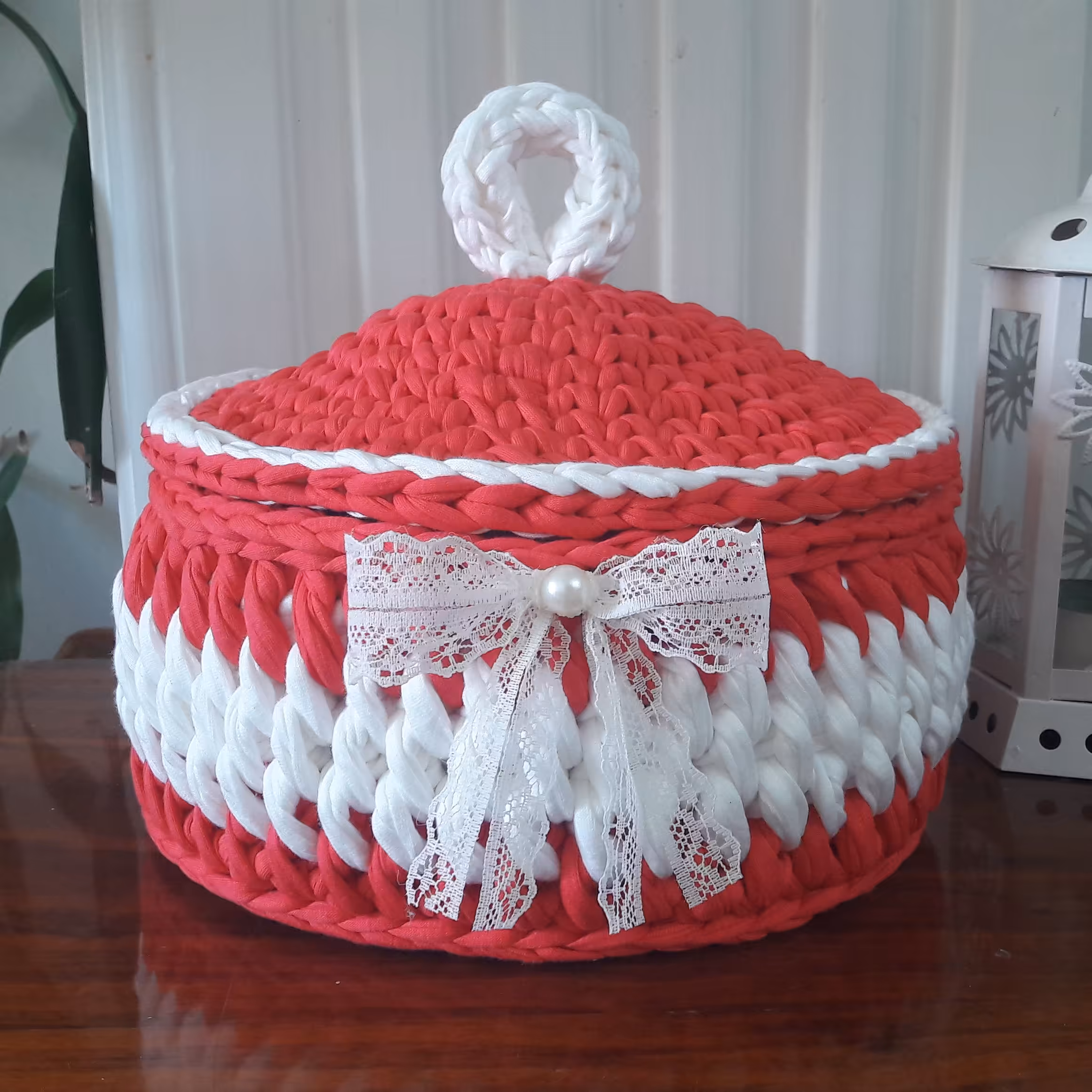 سبد گرد در دار