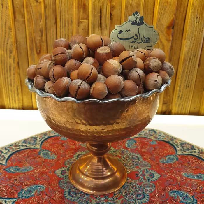 فندق با پوست ایرانی خام طبیعی و درجه یک ( فندق قمی ) وزن 250 گرم