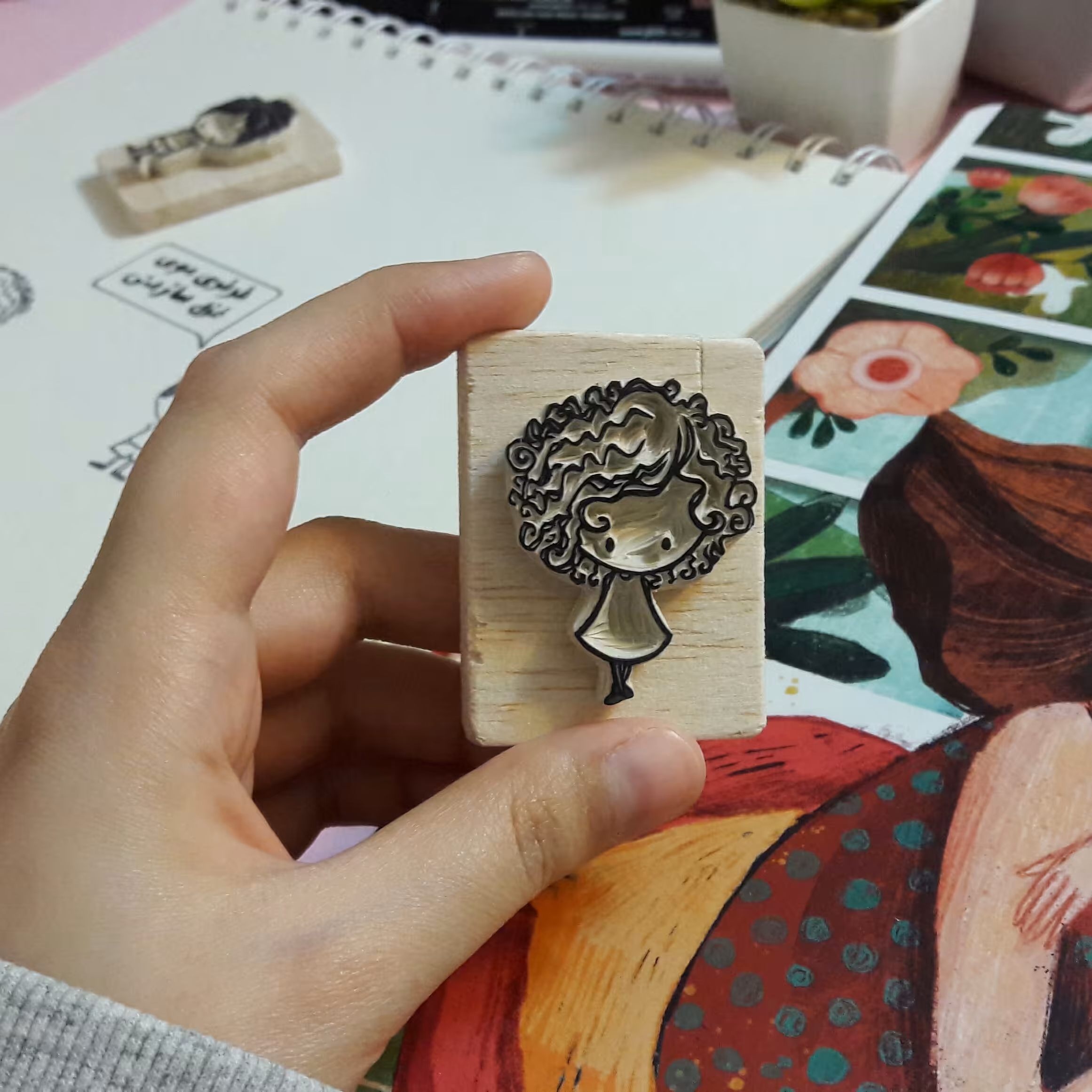 مهر دختر مو فرفری