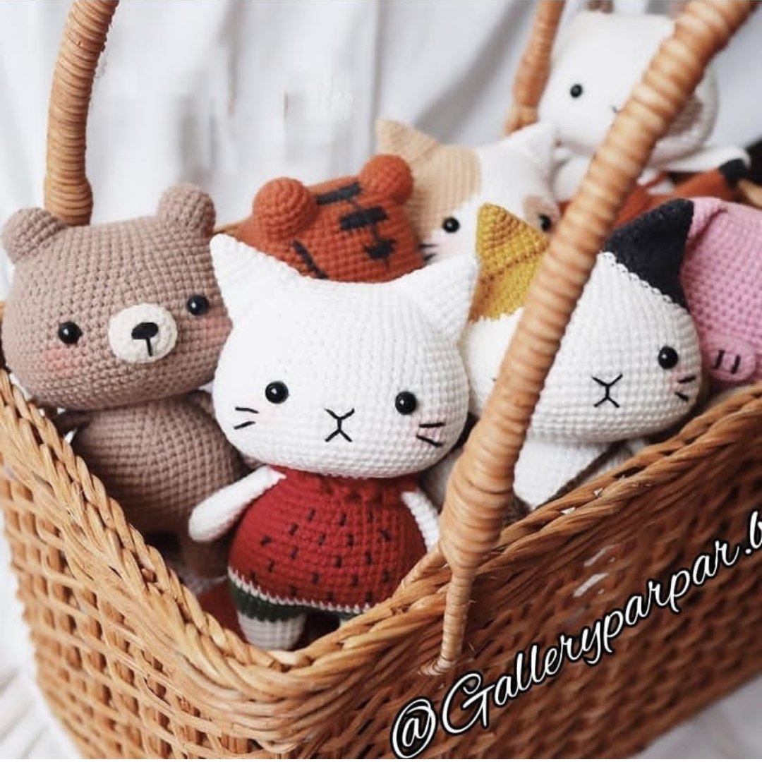 عروسکبافتنی گربه هندونه ای ( قد حدودا 15 تا 18 سانت)