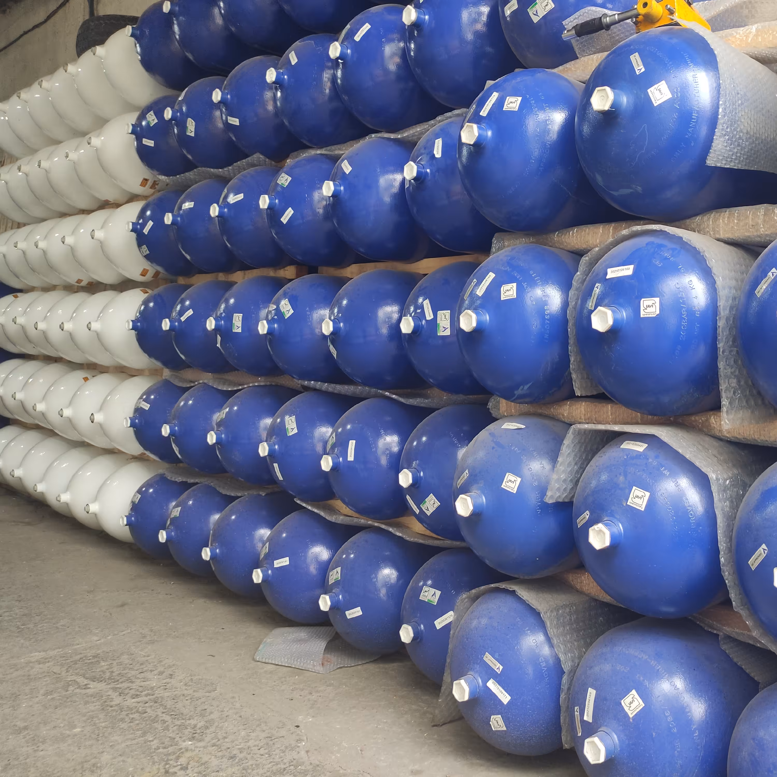 مخزن 28 لیتری دو قلو CNG پراید سی ان جی ( یک مخزن ) ارسال با باربری وکرایه حمل موقع تحویل کالا توسط خریدار پرداخت میگردد