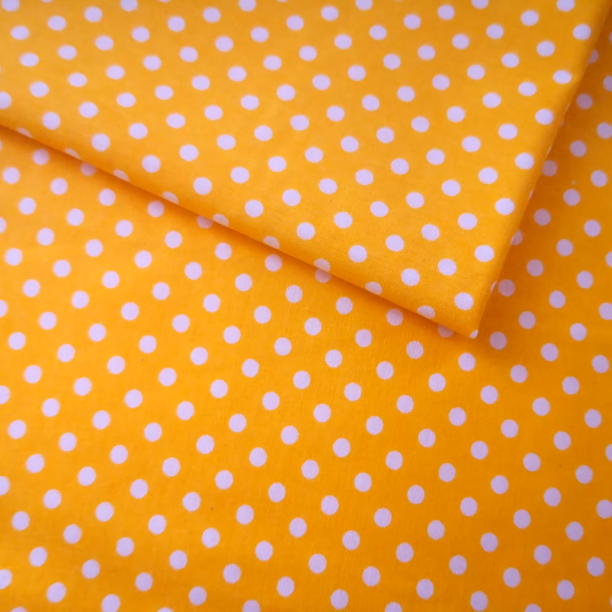 پارچه ملحفه متری مدل خال خالی