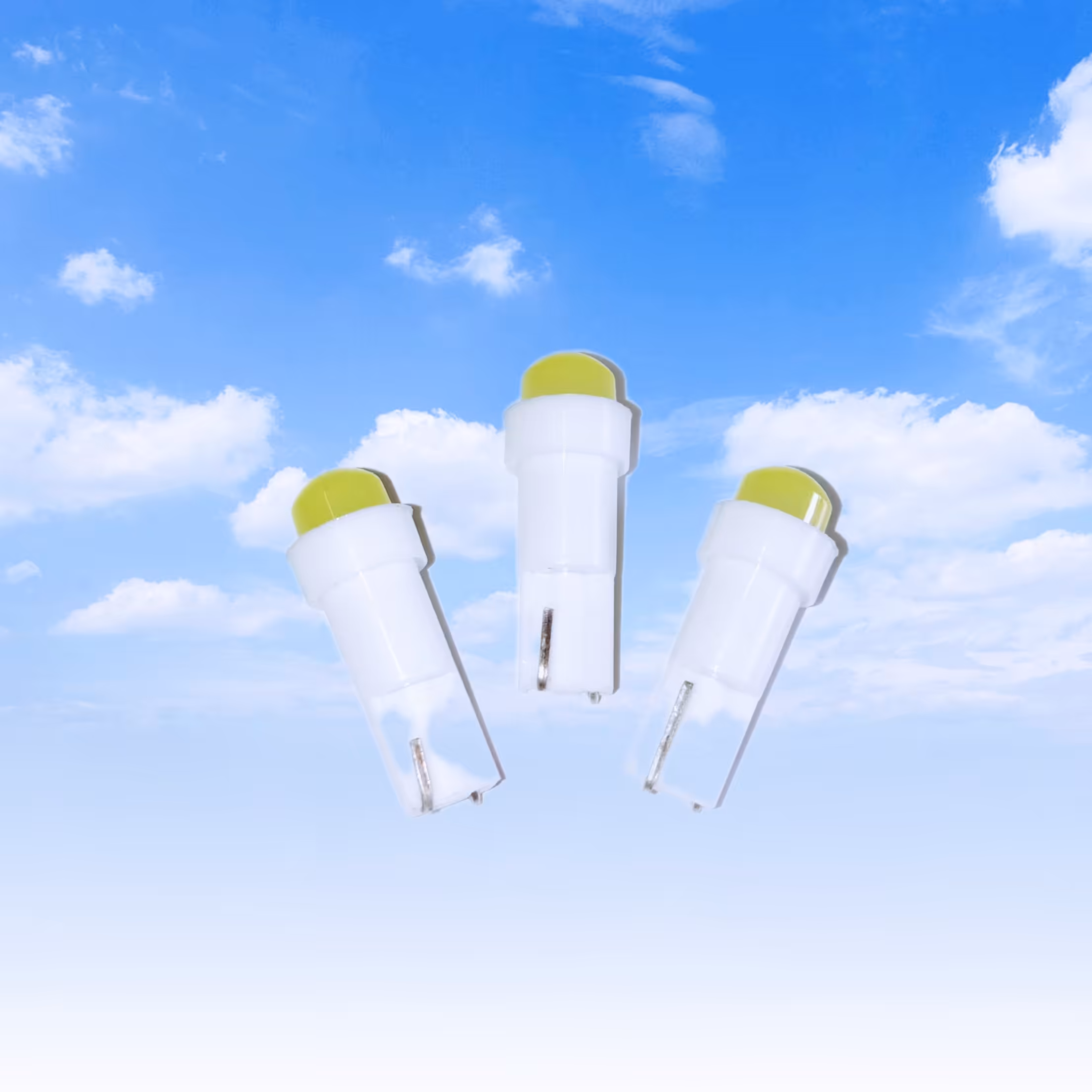 لامپ اس ام دی سوزنی داخل کیلومتر خودرو  (پایه پلاستیک ) ولتاژ 12 ولت،رنگ سفید