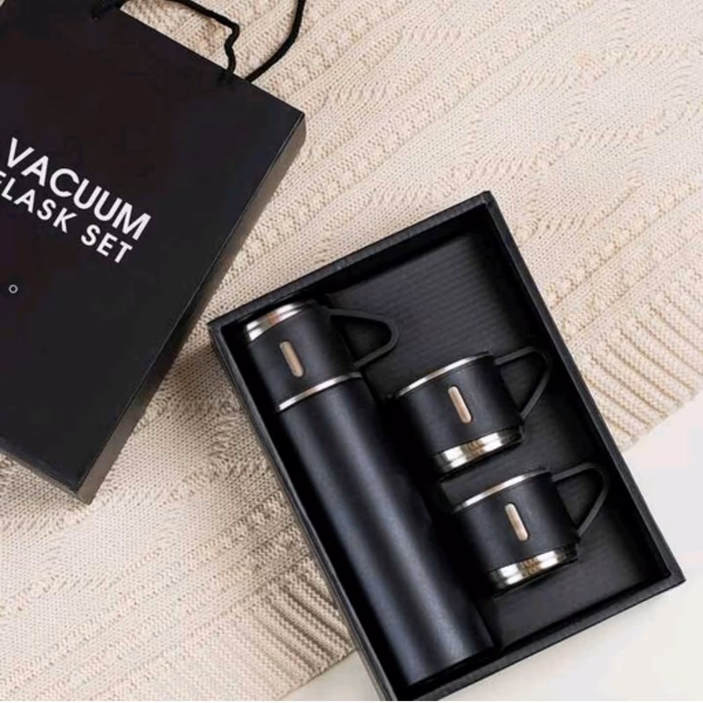 فلاسک 3 لیوان جعبه کادویی0.5نیم لیتری رنگ مشکی درجه 1(فلاسک مسافرتی) کپی درجه2 نیست