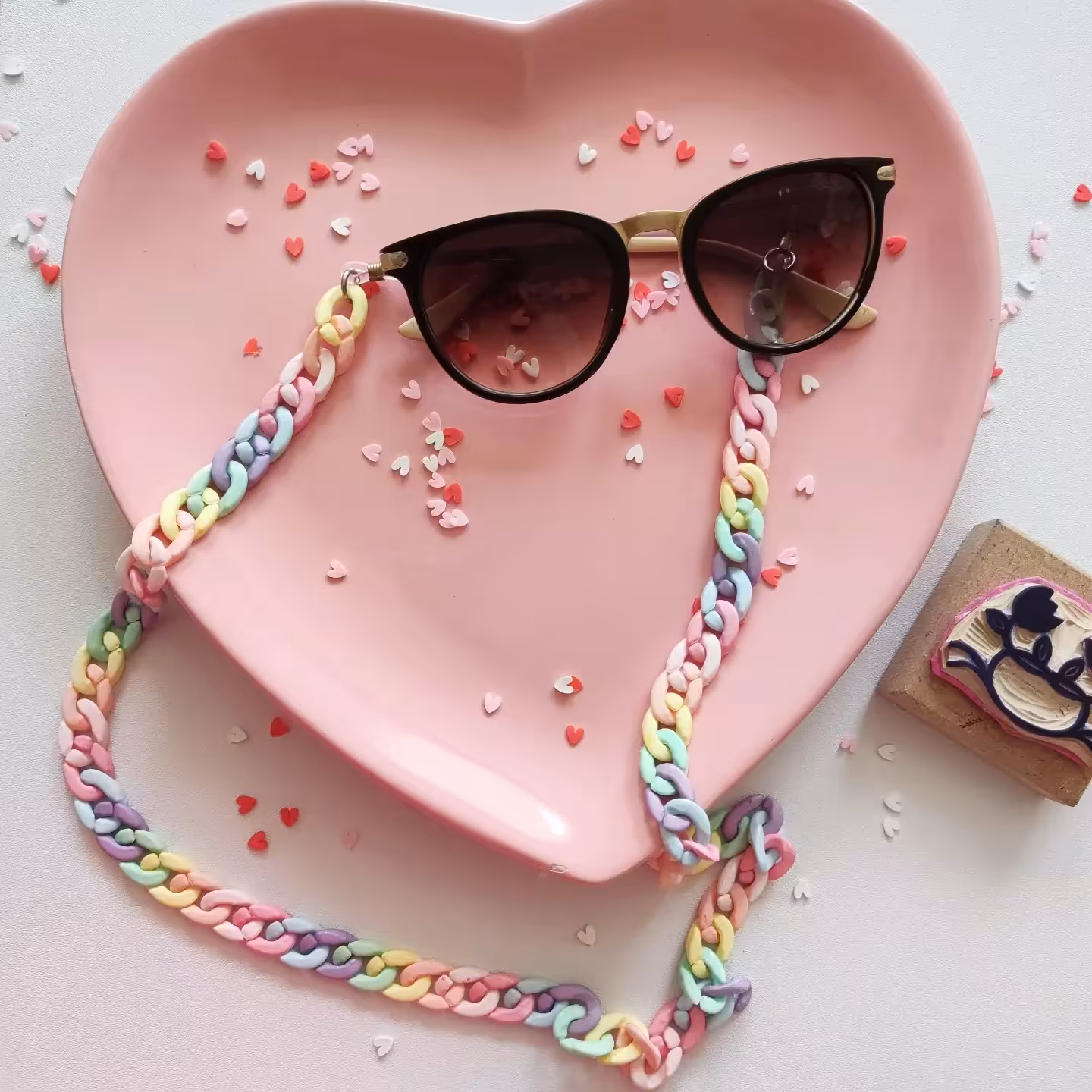 بند عینک زنجیری کارتیه در رنگ بندی