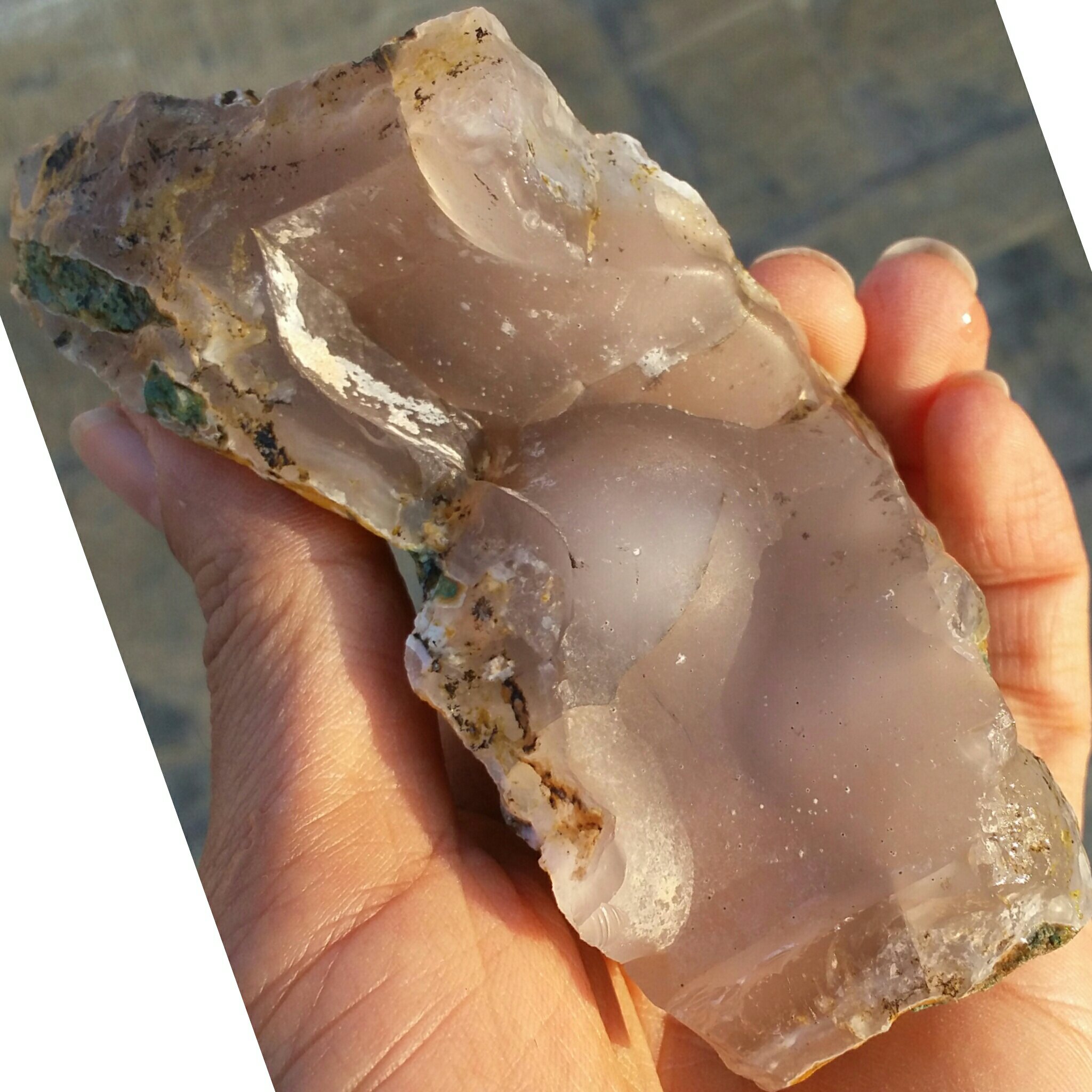 سنگ راف عقیق تاولی بسیار دیدنی شاهکار خلقت کاملا طبیعی
با قابلیت ساخت چندین نگین  محشر
 کد 8194