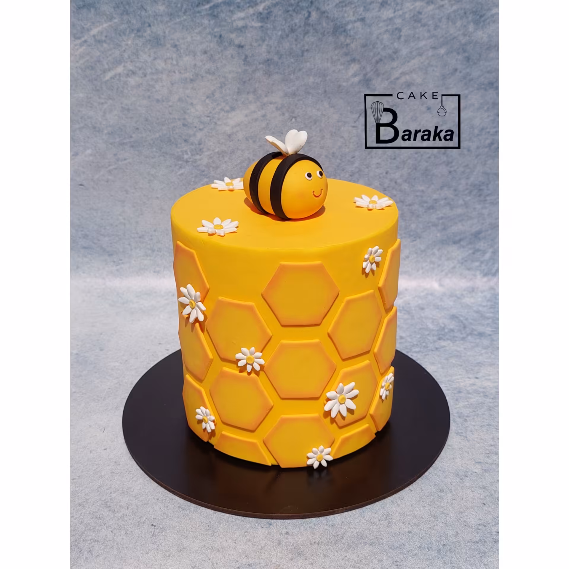 ماکت کیک فوندانت کودکانه زنبور 