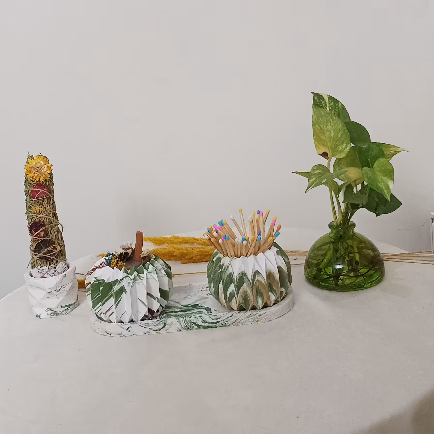 ست بیضی سبزرنگ حاوی شمع معطر طبیعی با کبریت های رنگی انرژی مثبت 