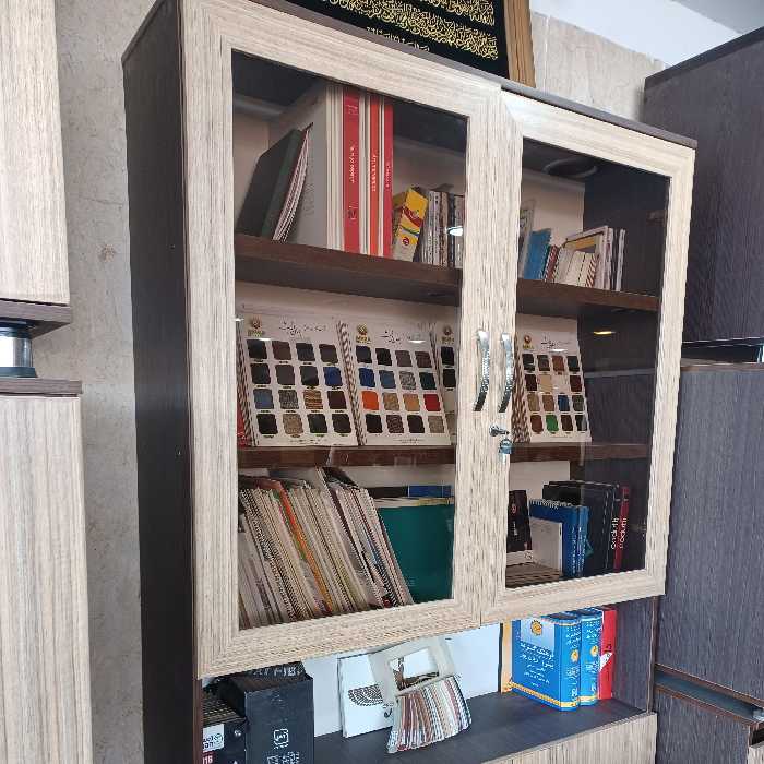 کتابخانه تمام ام دی اف  و شیشه دو طبقه  ارسال با باربری و هزینه ارسال بصورت پس کرایه به عهده مشتری میباشد 