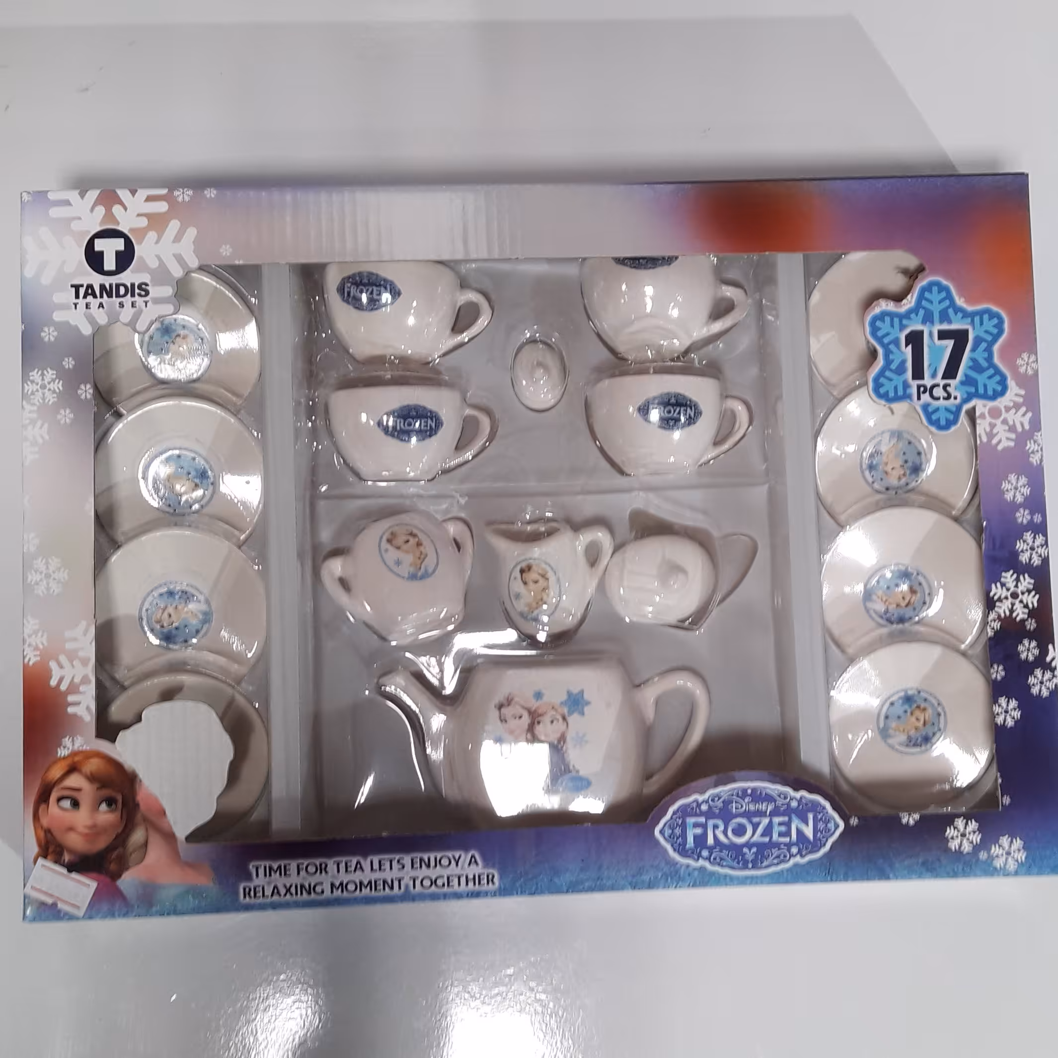 ظروف چینی فروزن شامل استکان نعلبکی پارچ و قوری یه کار عالی