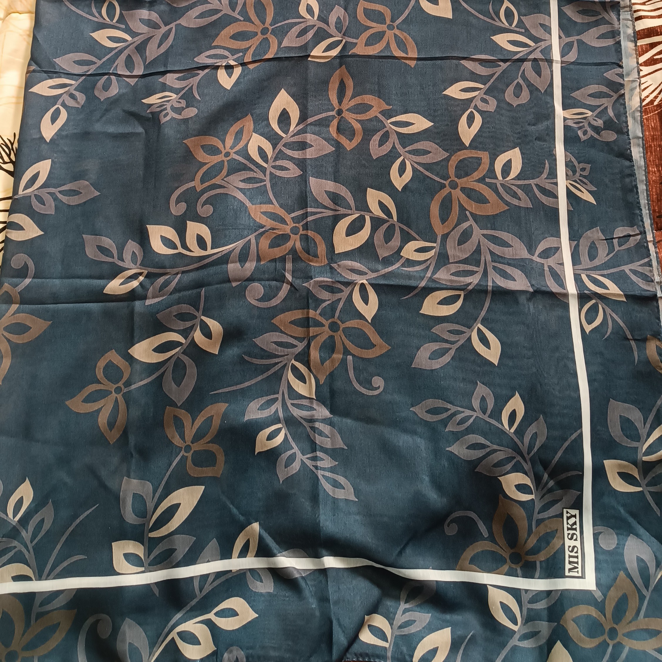 روسری مجلسی قواره دار طرح زیبا جنس اعلا