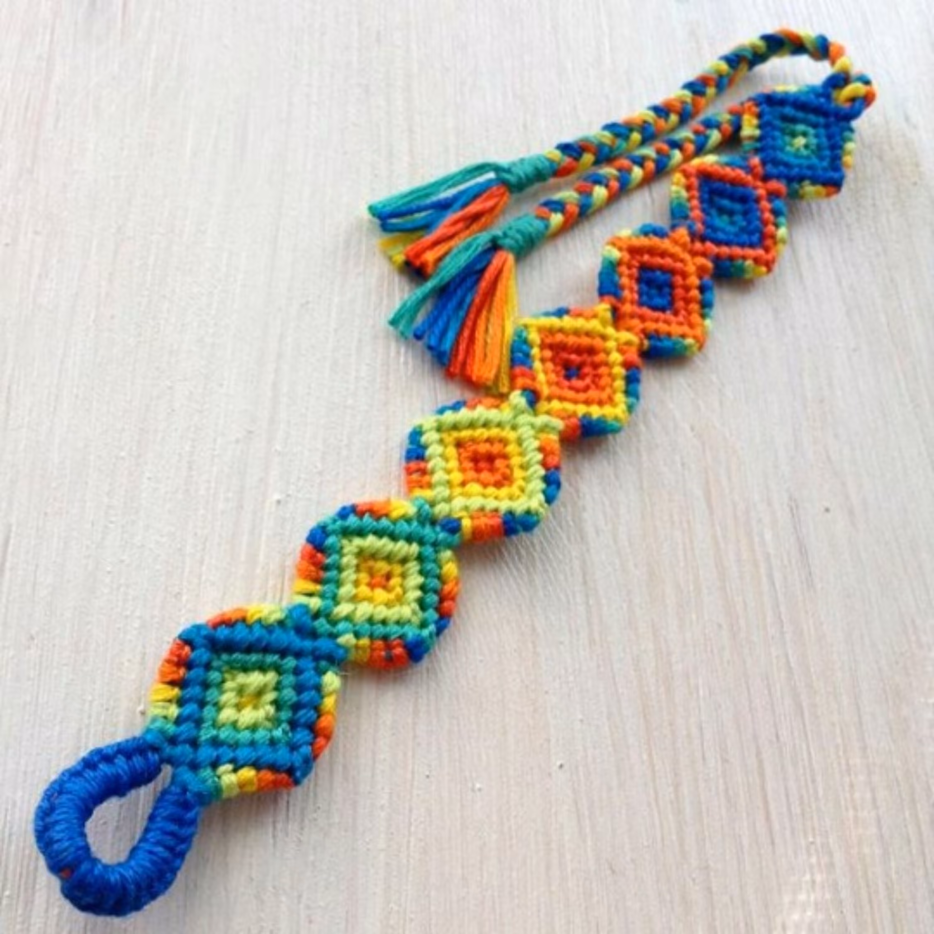 دستبند دوستی طرح لوزی چند رنگ کد 39