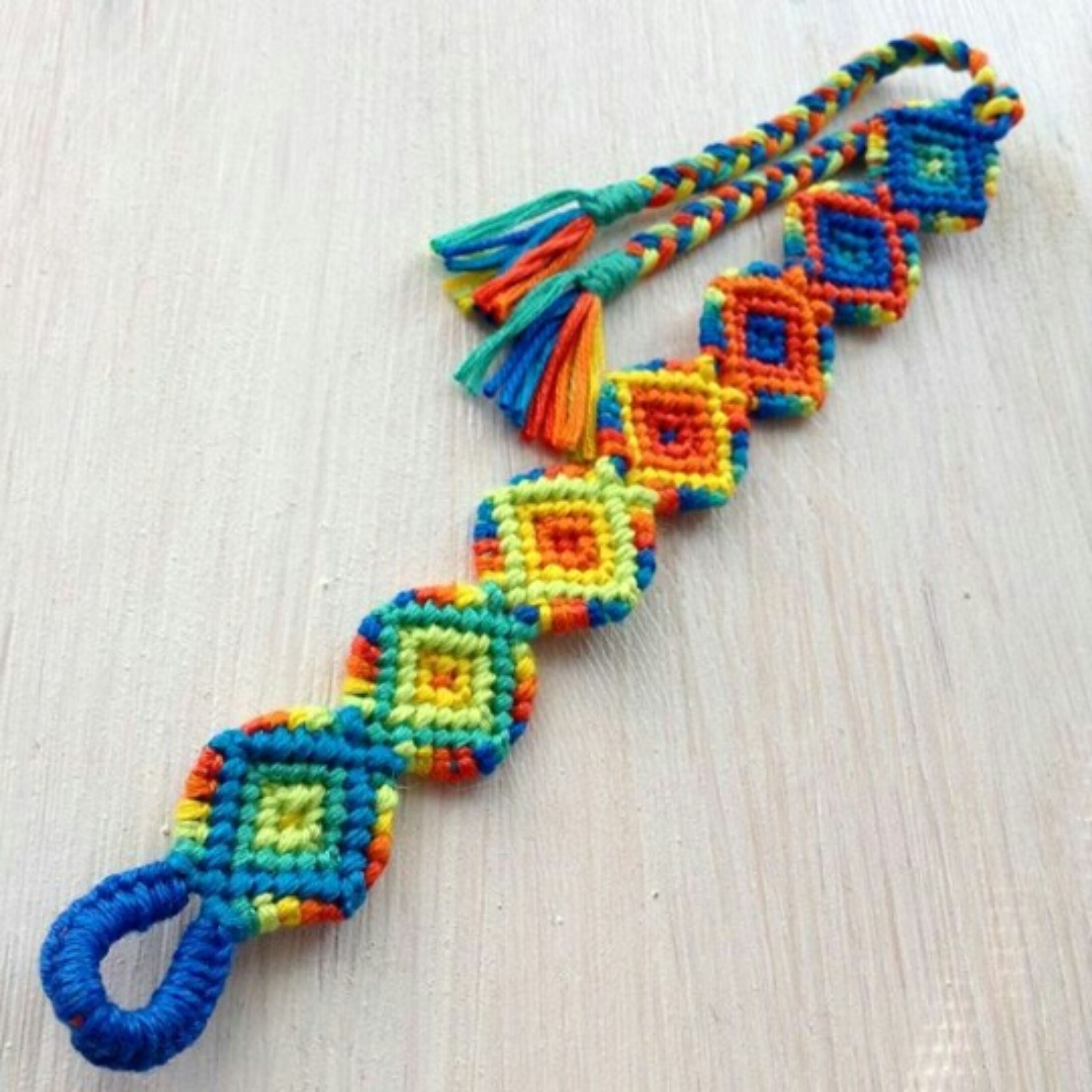 دستبند دوستی طرح لوزی چند رنگ کد 39