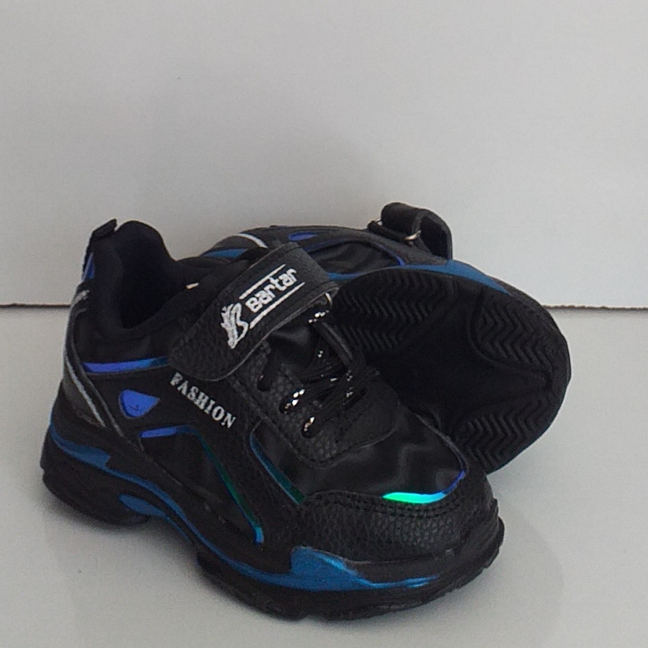 کفش بچه گانه مدل اسپرت فشن سینوسی پسرانه مشکی نقلی زیره پی یو و سبک (سایز23و24)