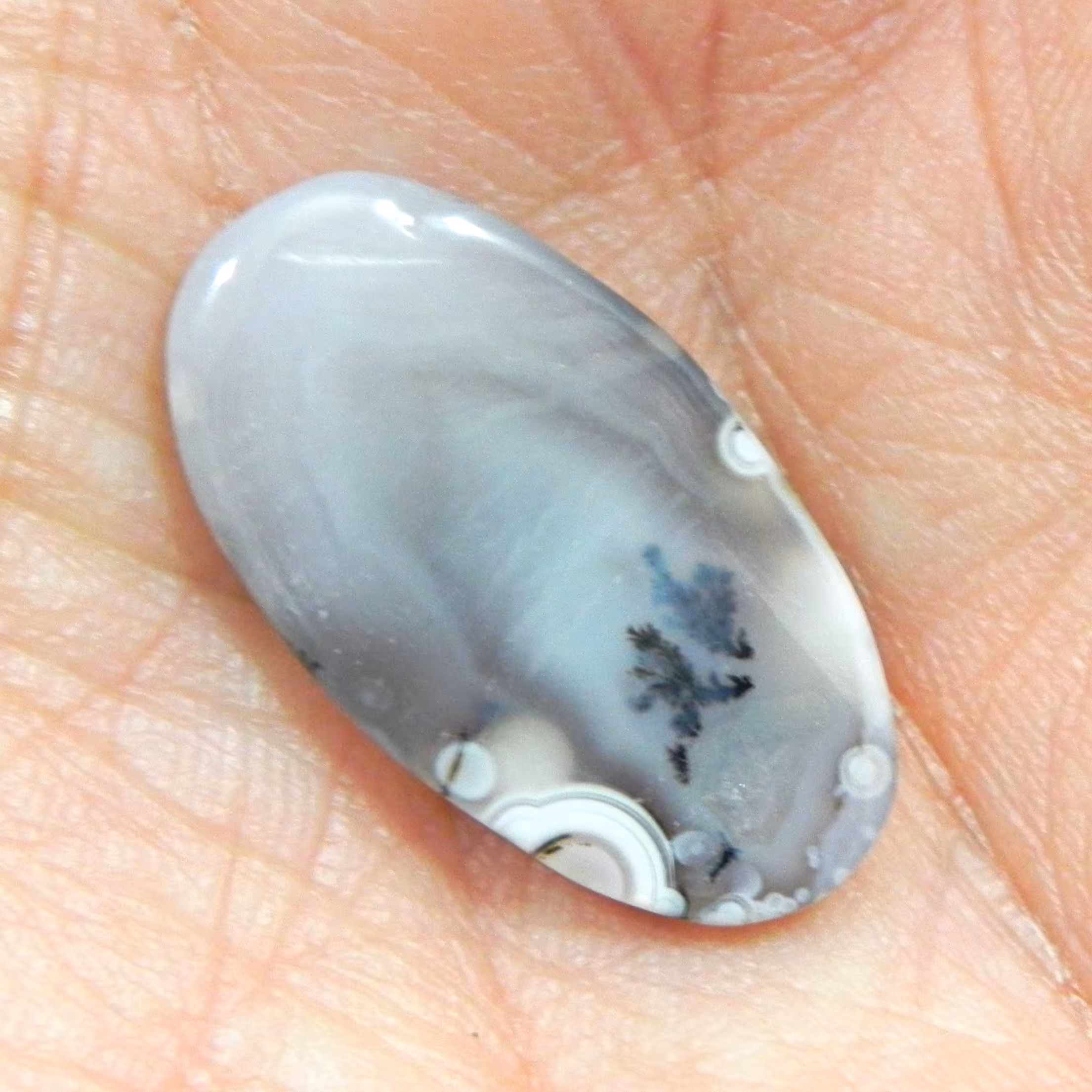 نگین عقیق شجر باباقوری قائن اصل معدنی تراش بیضی دامله مناسب انگشتری کد4