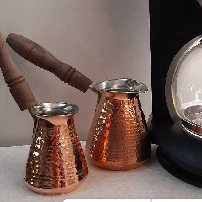 قهوه جوش مسی سایز 1  کوچک  ارتفاع 9.5 دهانه 8 دسته چوبی حجم 5 کاپ