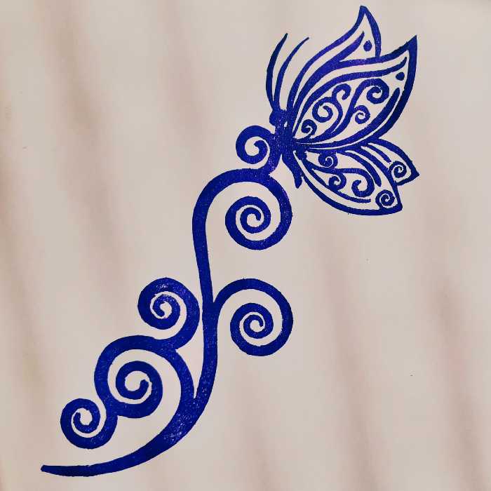 مهر دستساز لینو طرح پروانه قابل چاپ برروی کاغذ و پارچه جنس مهر از ورق لینولئوم میباشد