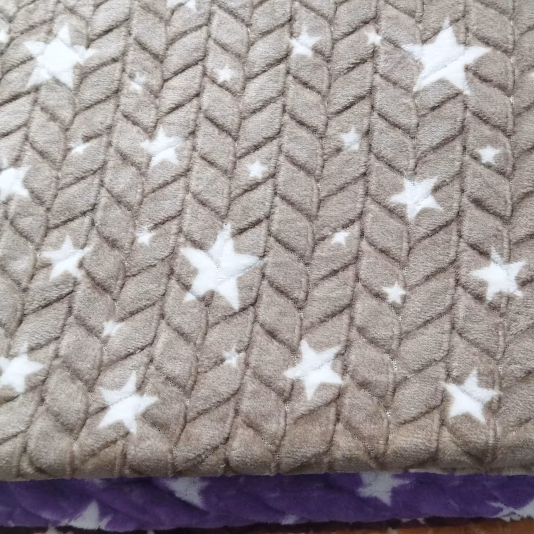 پتوی مسافرتی دونفره طرح ستاره پوست ماری رنگ نسکافه ای(خاکی)