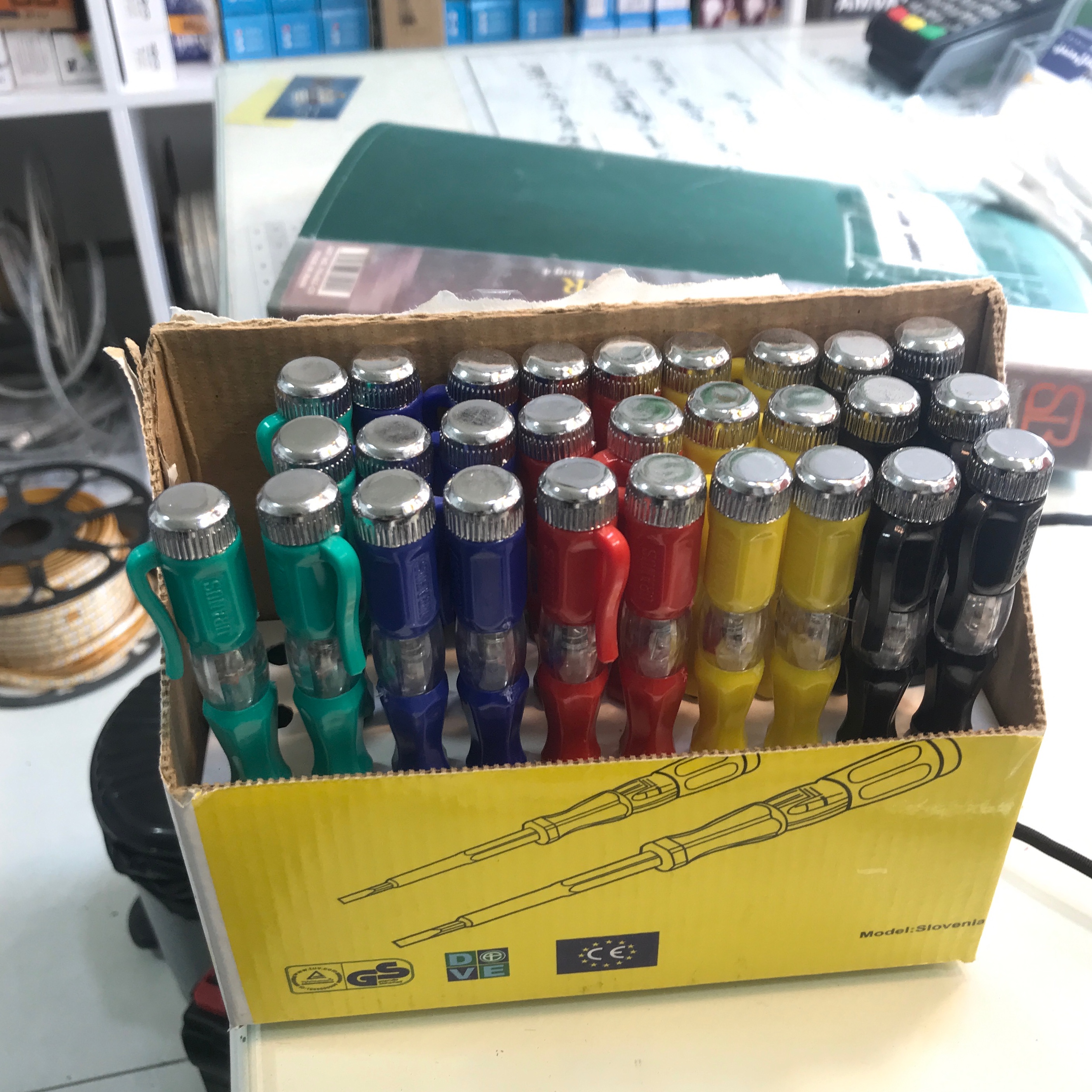 فازمتر رنگی جیبی اورانوس دارای رنگبندی