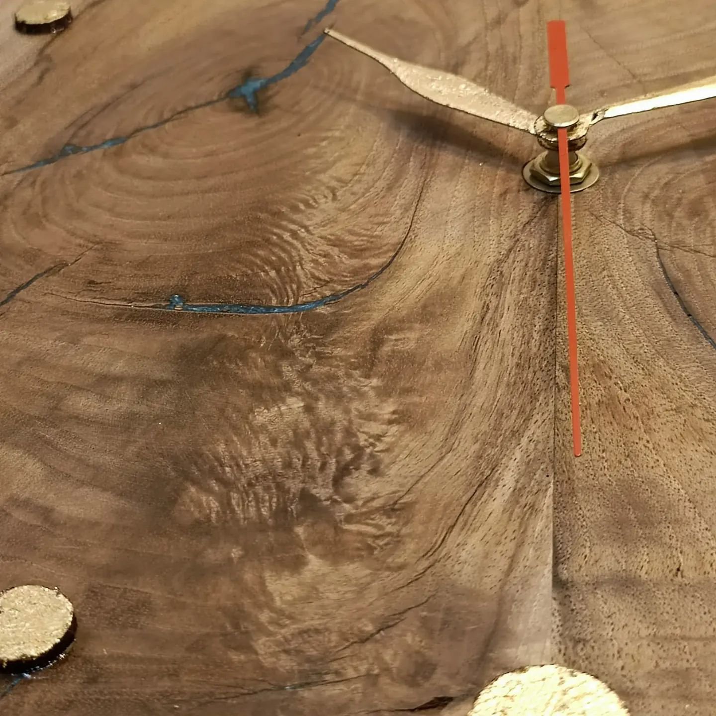 ساعت دیواری چوب و رزین اپوکسی