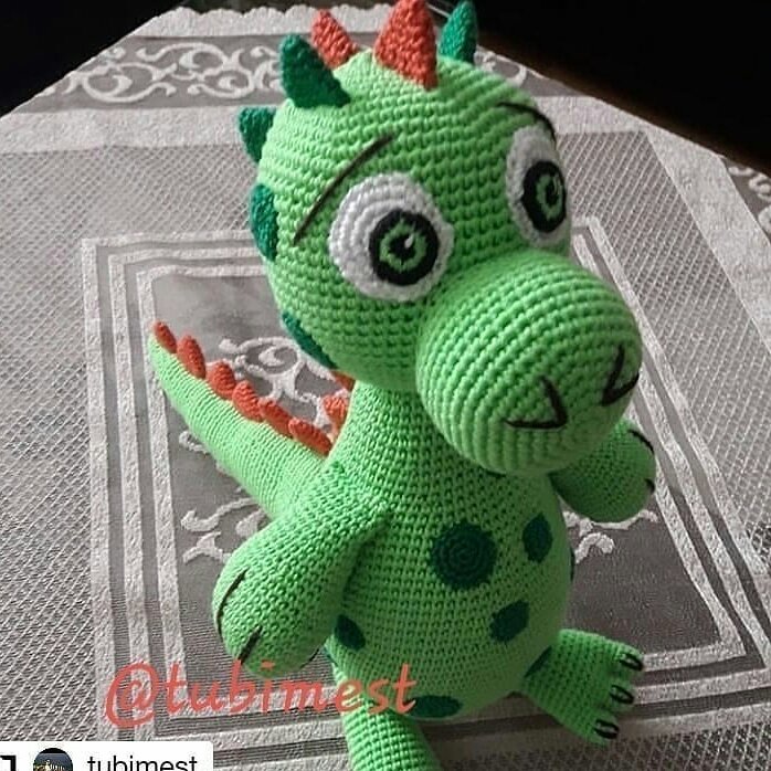 عروسک بافتنی دایناسور