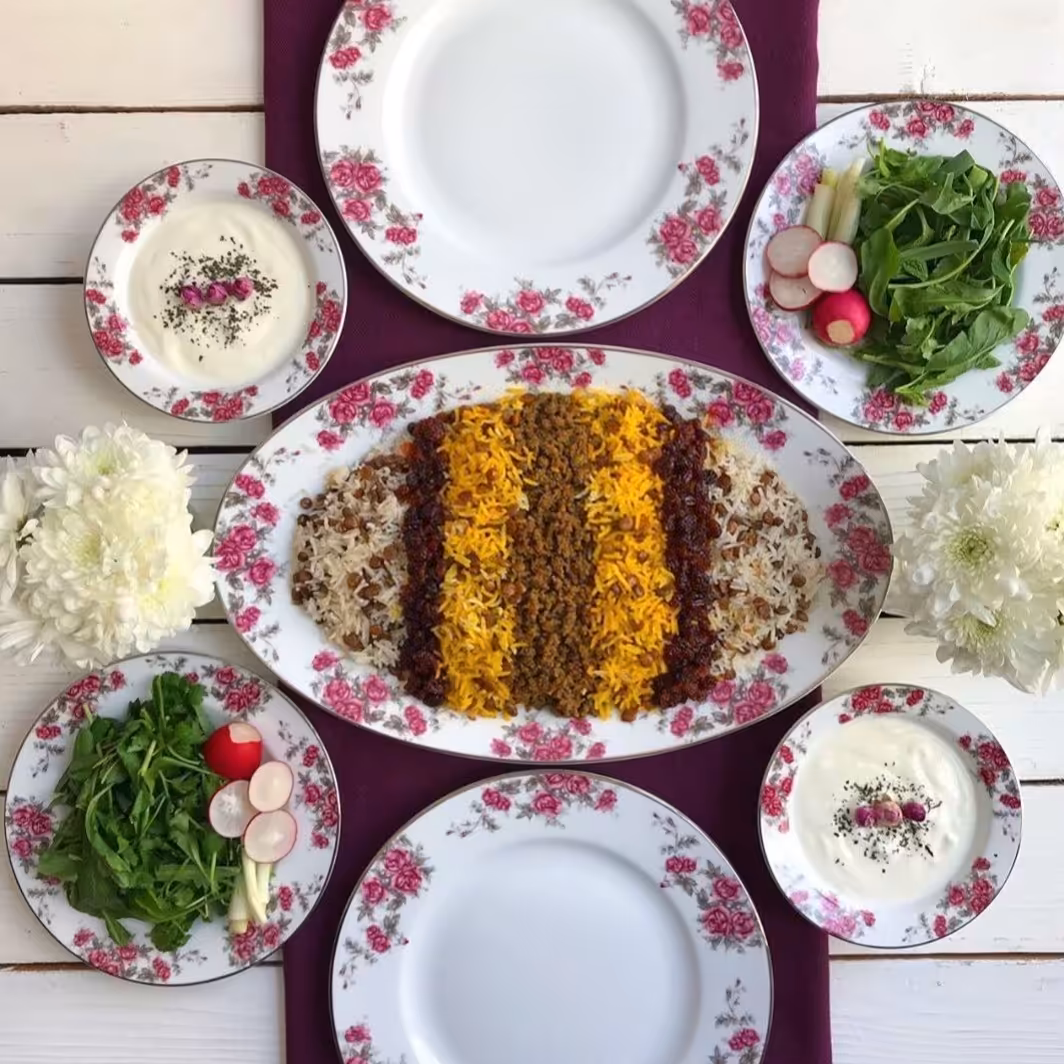 سرویس چینی زرین آران 28 پارچه 6 نفره چینی گل قرمز - ارسال بصورت پس کرایه