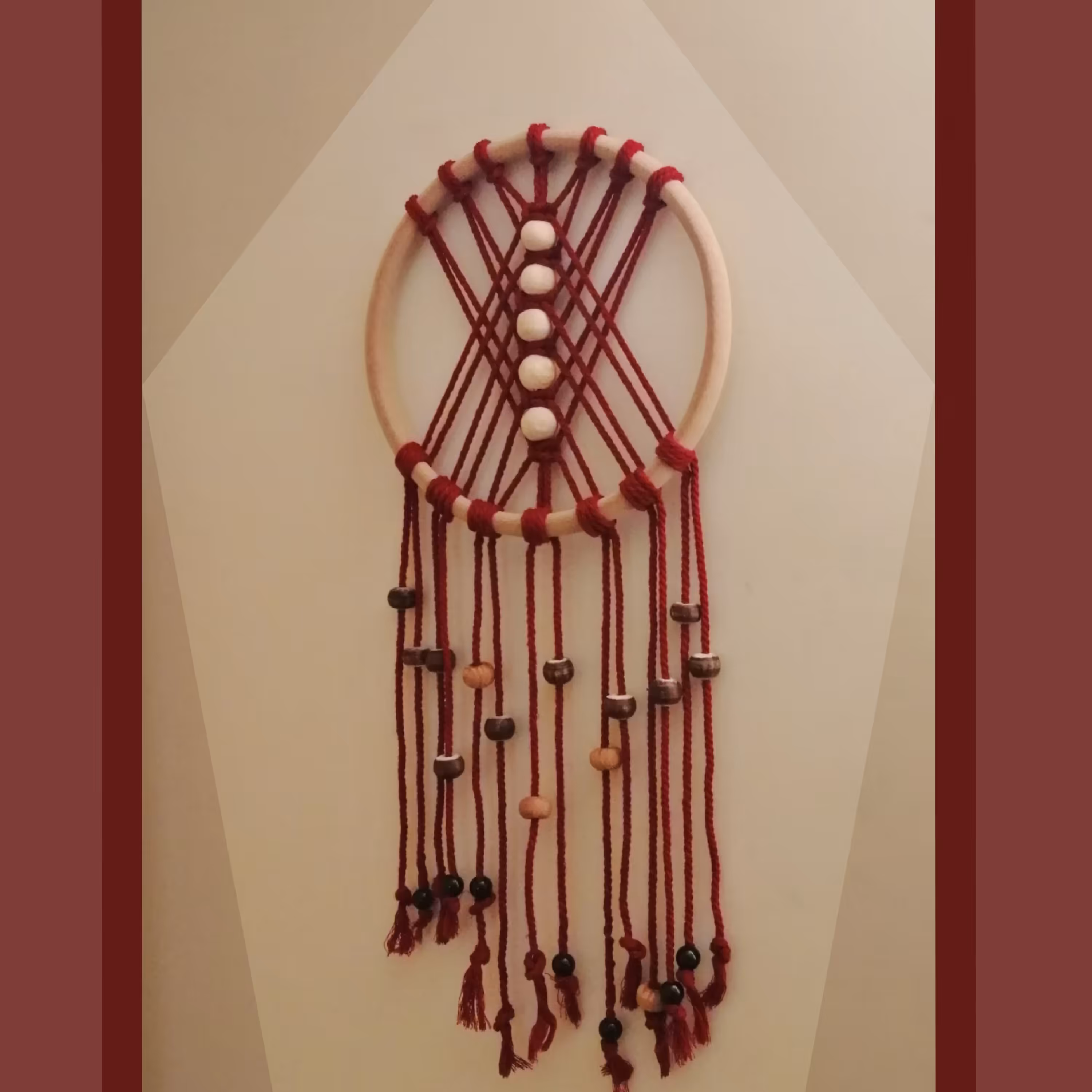 دریم کچر  با مهره های رنگی حلقه چوبی مکرومه پنبه ای قرمز 