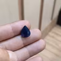 نگین یاقوت کبود مدل اشکی بسیار زیبا 