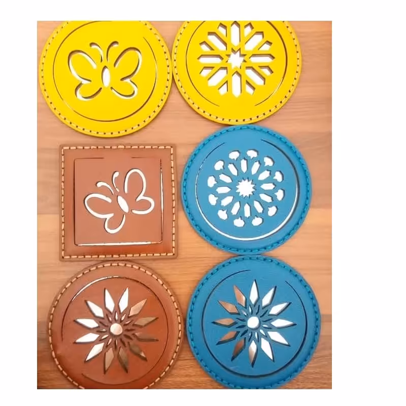 آینه جیبی چرمی دستساز  در سه رنگ زرد ، آبی و قهوه ای با طرح های مختلف