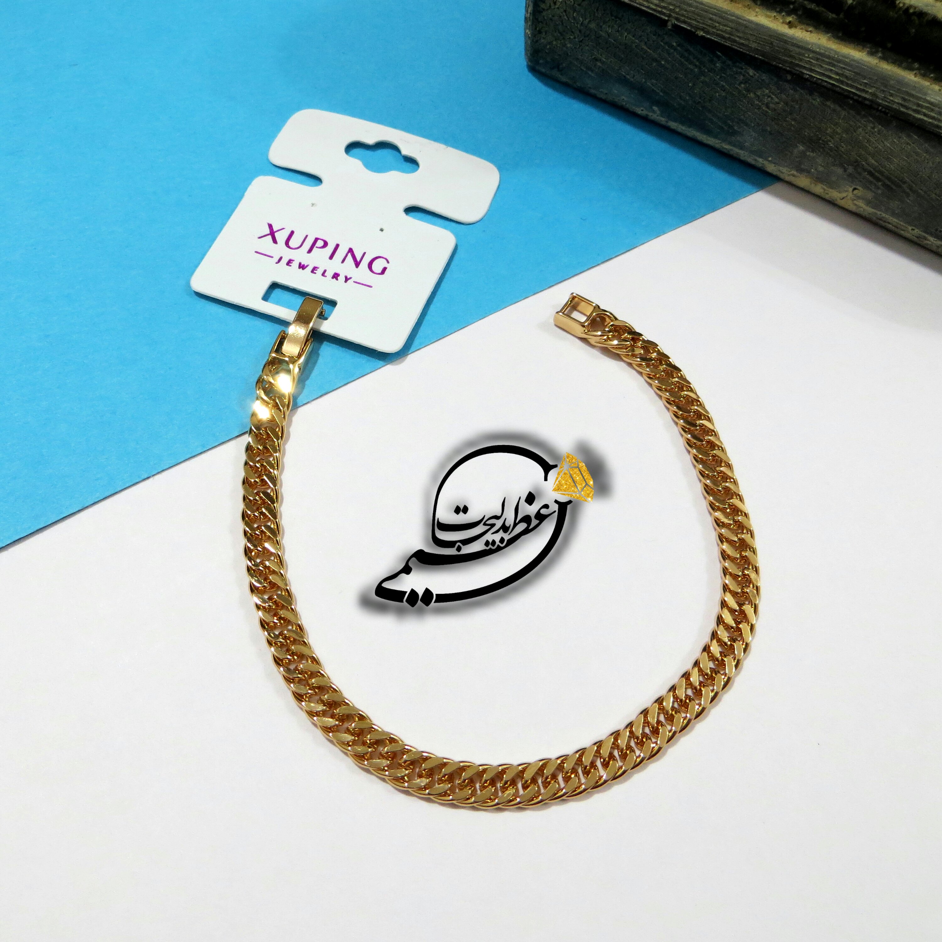 دستبند کارتیر تخت بسیار زیبای برند Xuping از جنس مس و روکش طلا  و رنگ ثابت و ضد حساسیت کاملا مشابه طلا  کد 2