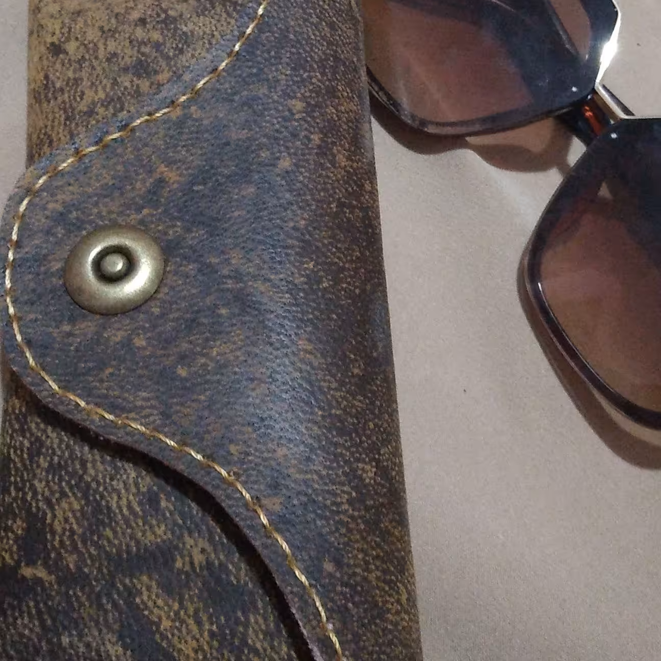 جا عینکی چرم