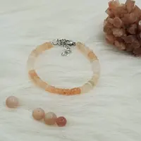 دستبند سنگ ماه طبیعی moonstone  تراش عدسی سایز 5 کیفیت عالی