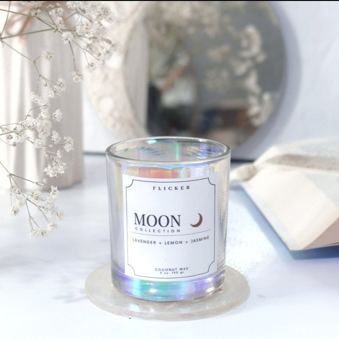 شمع شات درب دار هولوگرامی رایحه‌دار با موم نارگیل مدل ماه 