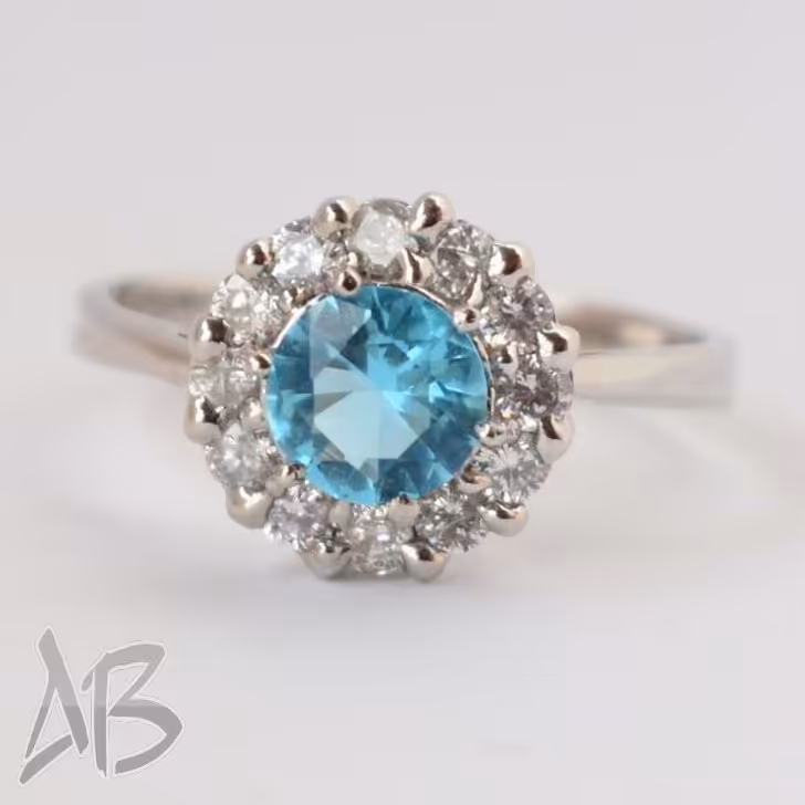 انگشترنقره زنانه نگین آبی روشن  آبکاری طلا یا رودیوم مناسب انگشت ظریف آقابزرگ