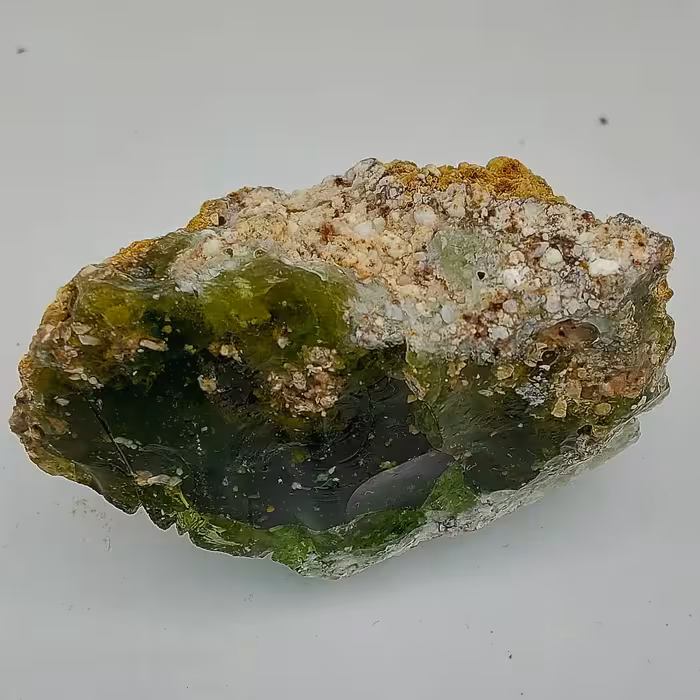 سنگ قیمتی ابسیدین سبز بکر. وزن 57 گرم. کد. a 21