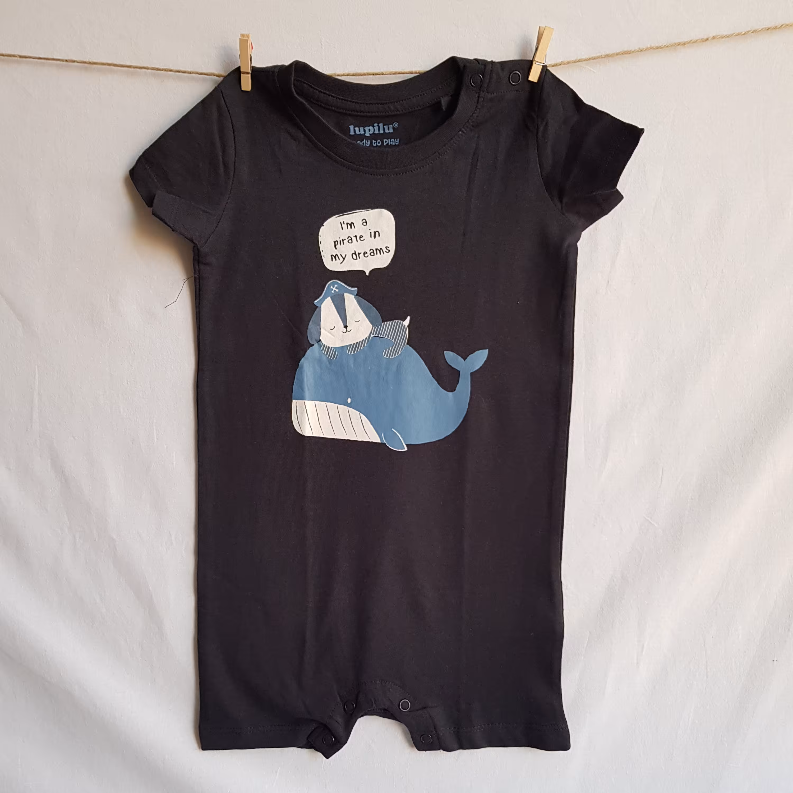 رامپر پسرانه زیردکمه لوپیلو رنگ زغالی مناسب 12تا18 ماه پنبه ارگانیک و ضدحساسیت