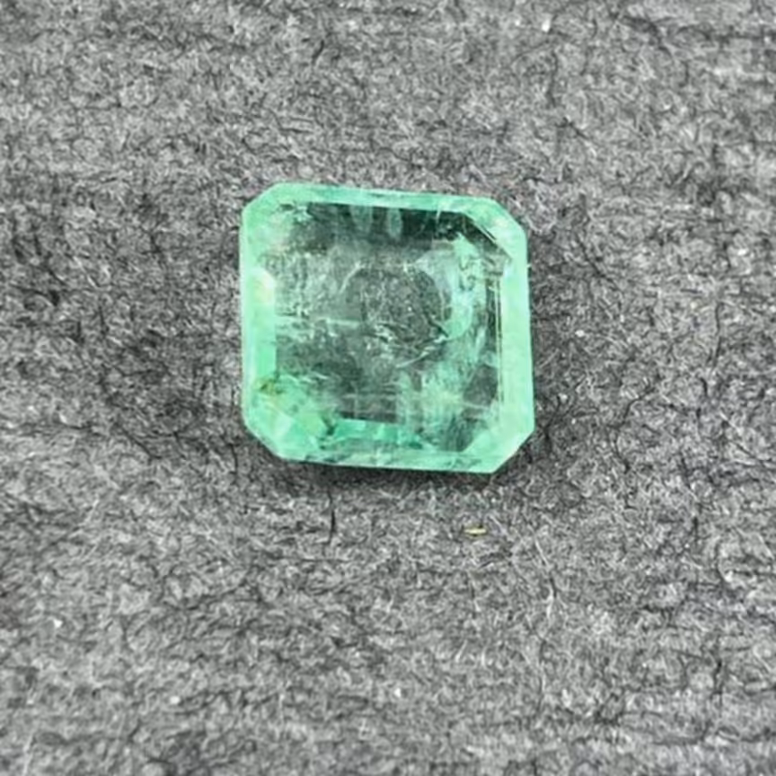 سنگ زمرد اصلی بازرگانی لطفی 