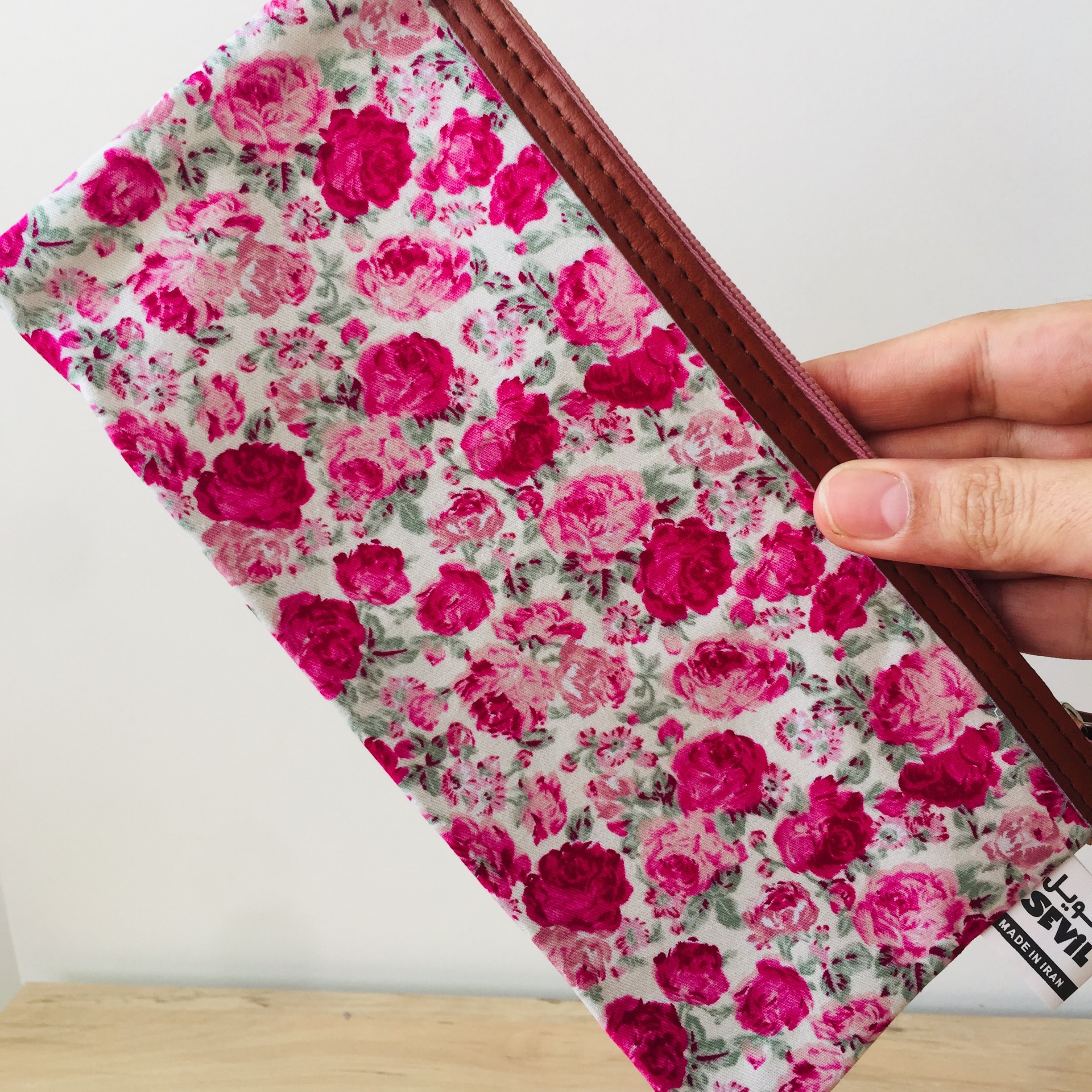 جامدادی   گل گلی بهاری  زیبا و جذاب جنس پارچه ای قابل شستشو از برند معروف سویل 