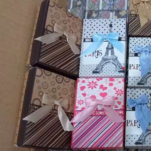 جعبه نیم ست_جعبه گردنبند_جعبه کادویی مستطیلی_جعبه 6.5 در 9.5_جعبه هدیه_جعبه بدلیجات_دونه ای 5500 تومن