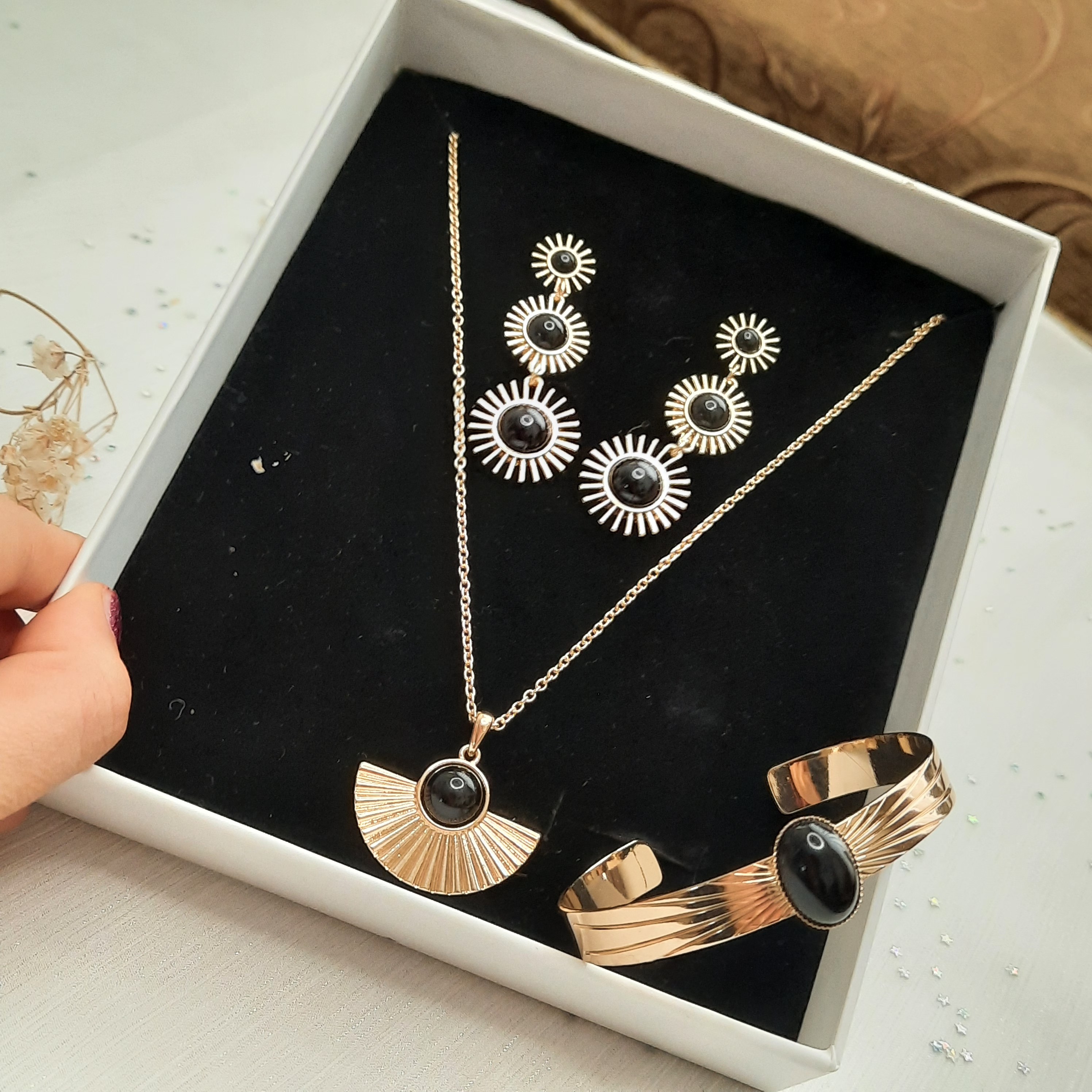 نیم ست نگین مشکی