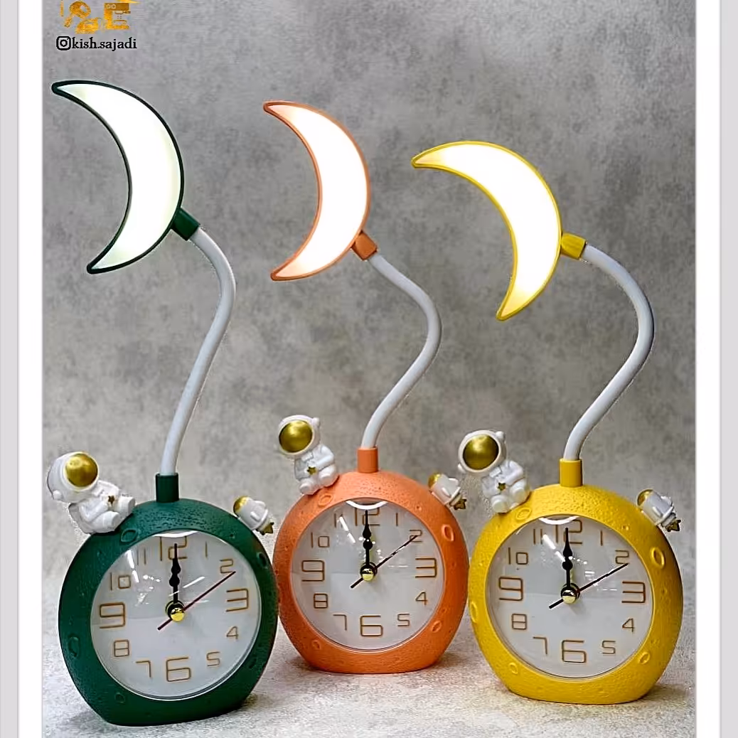 ساعت زنگدار و چراغ مطالعه آدم فضایی 