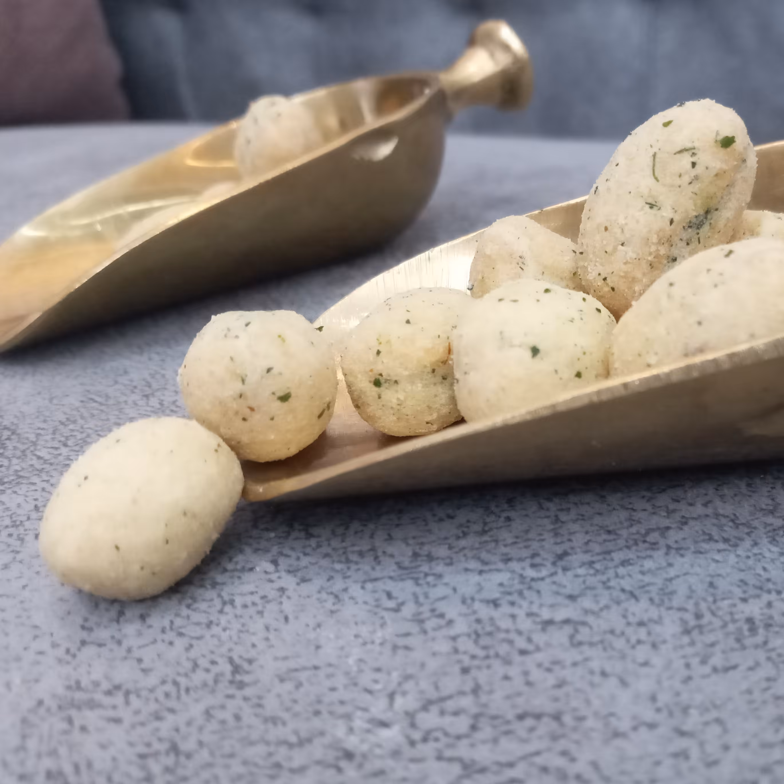 بادام زمینی روکشدار طعم خامه سبزیجات  ( 10 کیلویی)ارسال فقط از طریق باربری(توسط ماشین )هزینه ارسال ب صورت پس کرایه