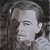 فروش و طراحی سایز A4چهره سیاه قلم هایپررئال دی کاپریو با استفاده از مداد کنته و پودر ذغال بروی مقوای فابریانو