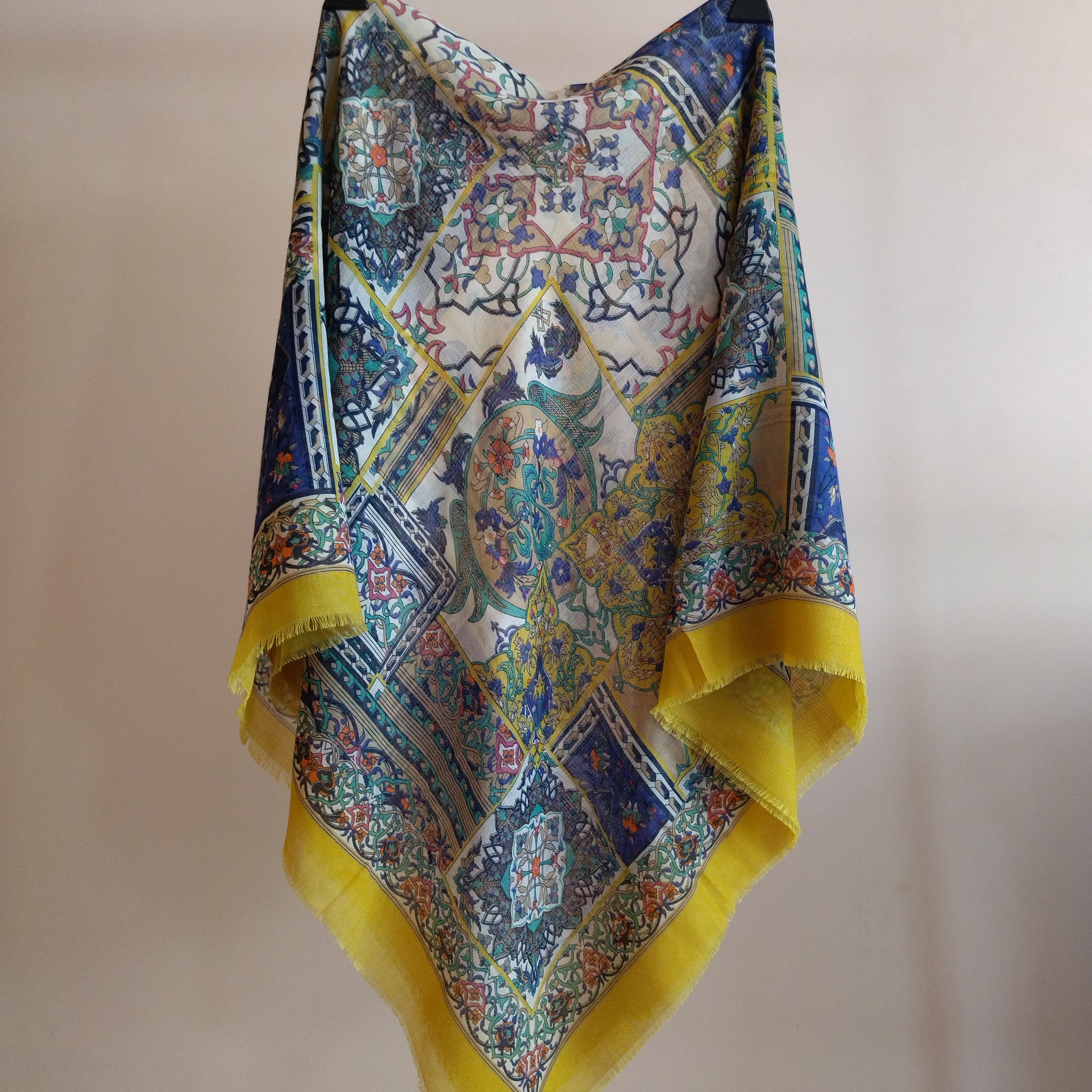 روسری نخی گلدار