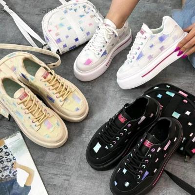 کتانی زاپ دار