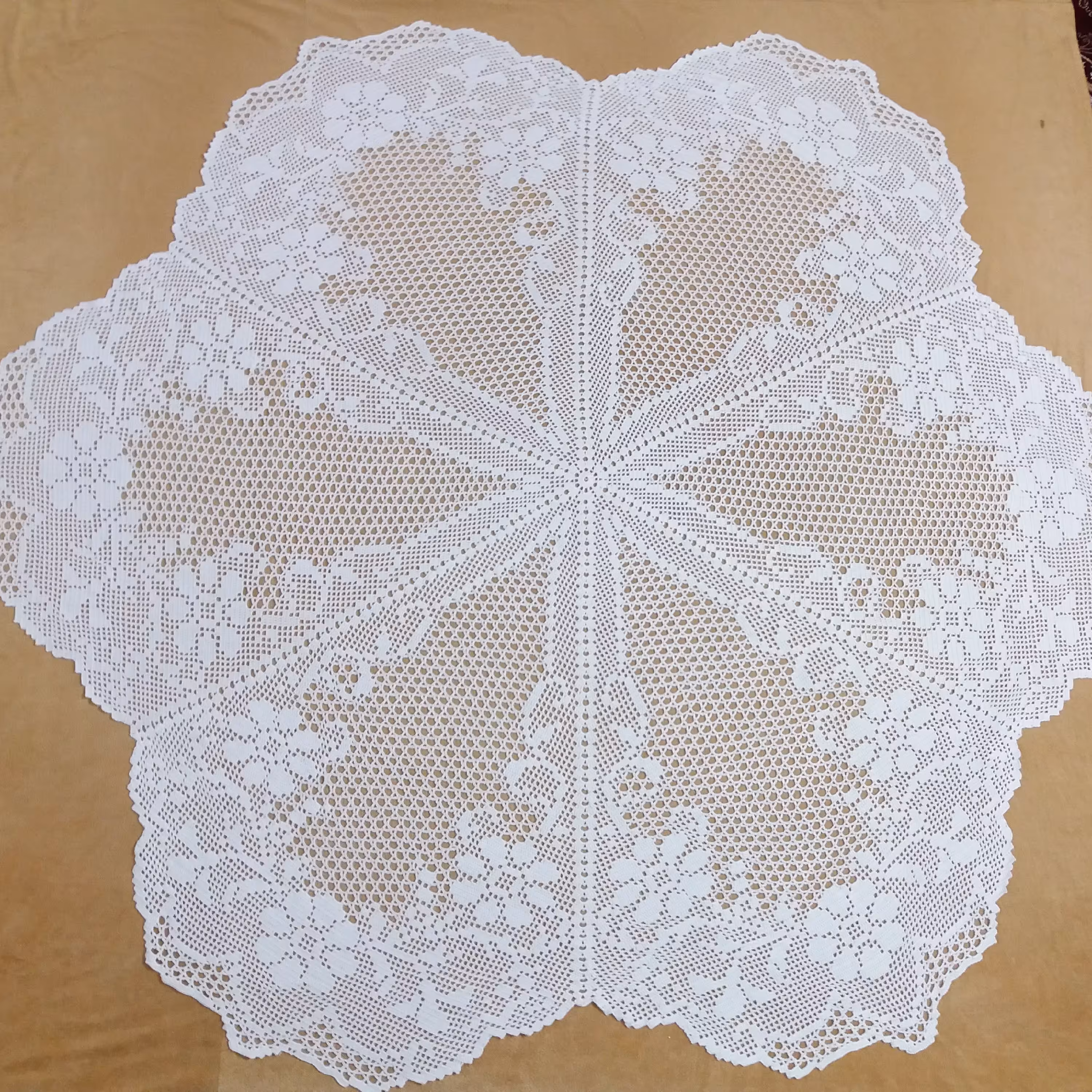 رومیزی قلاب بافی (دستبافت)